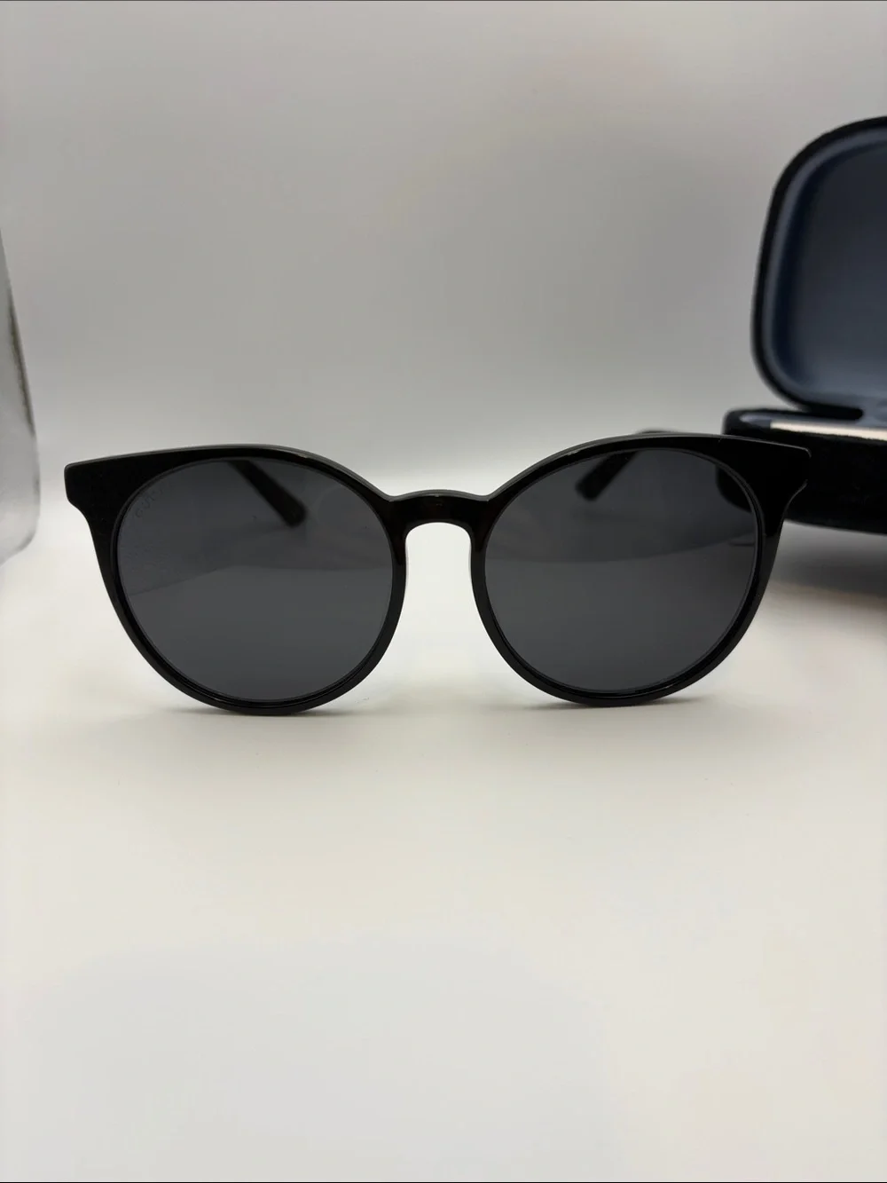 NEW Gucci  Black Round-Edge Sleek Sunglasses - Picture 2 of 10